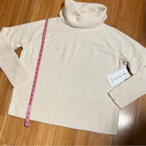 🎁NWT Athleta Alpine Turtleneck Sweater Size M - Picture 9 of 14